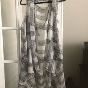 Black and white light weight over sized vest